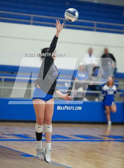 Thumbnail 1 in Gunter vs Boyd UIL 3A Region II Semi-Final photogallery.
