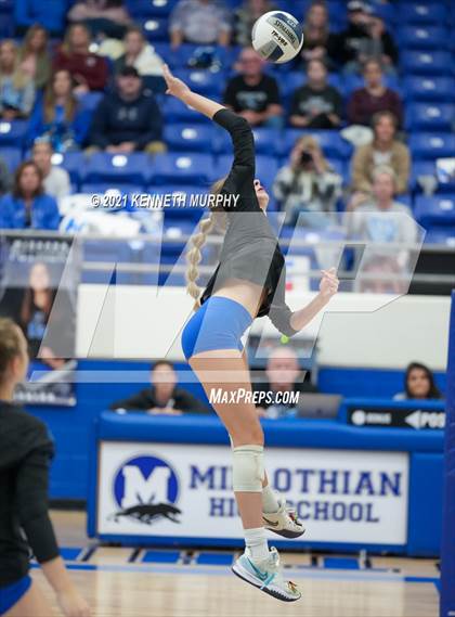Thumbnail 2 in Gunter vs Boyd UIL 3A Region II Semi-Final photogallery.