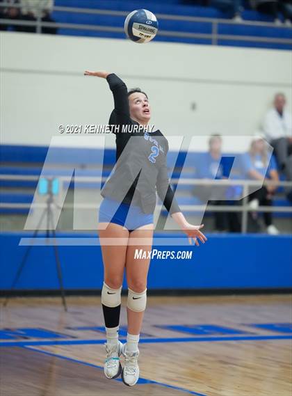 Thumbnail 1 in Gunter vs Boyd UIL 3A Region II Semi-Final photogallery.