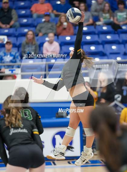 Thumbnail 2 in Gunter vs Boyd UIL 3A Region II Semi-Final photogallery.