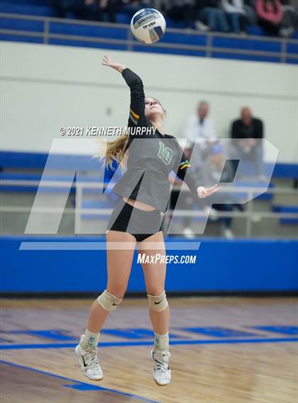 Thumbnail 2 in Gunter vs Boyd UIL 3A Region II Semi-Final photogallery.