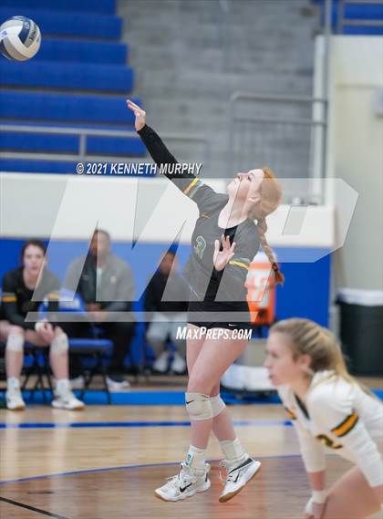 Thumbnail 3 in Gunter vs Boyd UIL 3A Region II Semi-Final photogallery.
