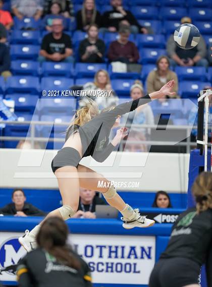 Thumbnail 1 in Gunter vs Boyd UIL 3A Region II Semi-Final photogallery.
