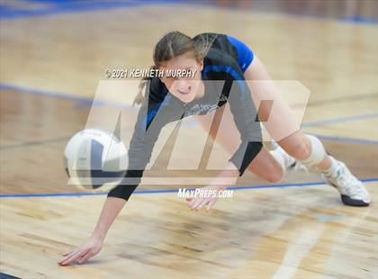 Thumbnail 1 in Gunter vs Boyd UIL 3A Region II Semi-Final photogallery.