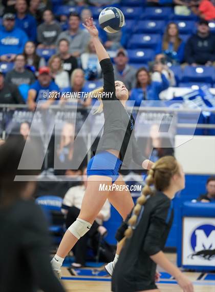 Thumbnail 3 in Gunter vs Boyd UIL 3A Region II Semi-Final photogallery.