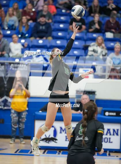 Thumbnail 2 in Gunter vs Boyd UIL 3A Region II Semi-Final photogallery.