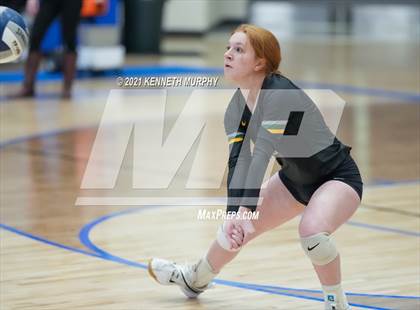 Thumbnail 2 in Gunter vs Boyd UIL 3A Region II Semi-Final photogallery.