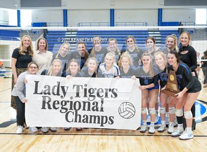 Thumbnail 1 in Gunter vs Boyd UIL 3A Region II Semi-Final photogallery.