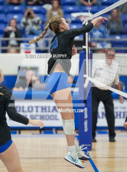 Thumbnail 1 in Gunter vs Boyd UIL 3A Region II Semi-Final photogallery.
