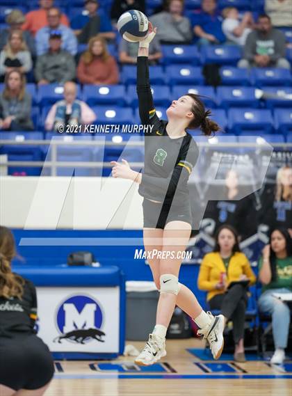 Thumbnail 3 in Gunter vs Boyd UIL 3A Region II Semi-Final photogallery.