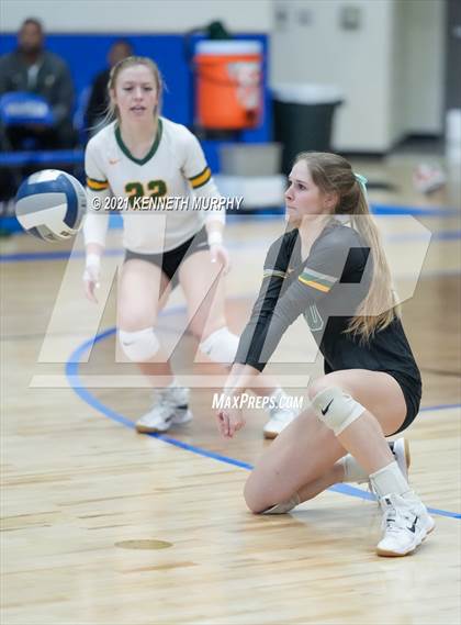 Thumbnail 3 in Gunter vs Boyd UIL 3A Region II Semi-Final photogallery.