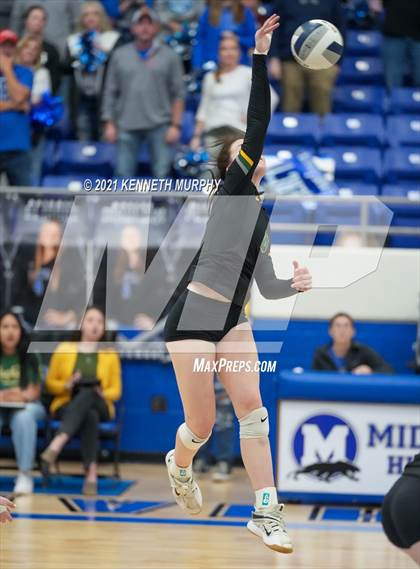 Thumbnail 3 in Gunter vs Boyd UIL 3A Region II Semi-Final photogallery.