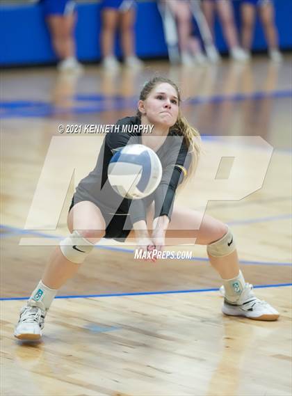 Thumbnail 2 in Gunter vs Boyd UIL 3A Region II Semi-Final photogallery.
