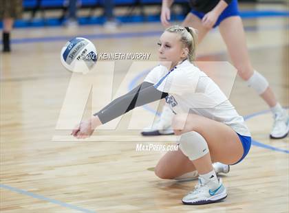 Thumbnail 2 in Gunter vs Boyd UIL 3A Region II Semi-Final photogallery.