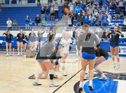 Thumbnail 1 in Gunter vs Boyd UIL 3A Region II Semi-Final photogallery.