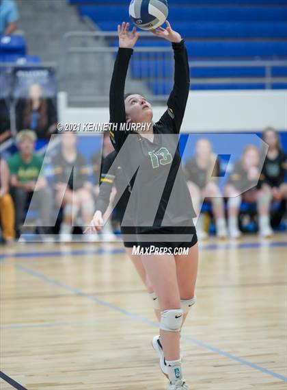 Thumbnail 1 in Gunter vs Boyd UIL 3A Region II Semi-Final photogallery.
