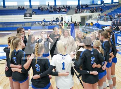 Thumbnail 1 in Gunter vs Boyd UIL 3A Region II Semi-Final photogallery.