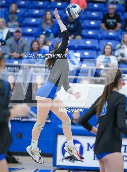 Thumbnail 3 in Gunter vs Boyd UIL 3A Region II Semi-Final photogallery.