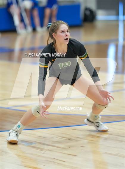 Thumbnail 1 in Gunter vs Boyd UIL 3A Region II Semi-Final photogallery.