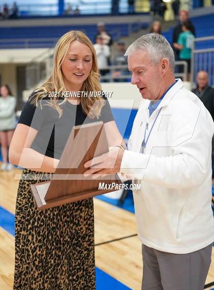 Thumbnail 1 in Gunter vs Boyd UIL 3A Region II Semi-Final photogallery.