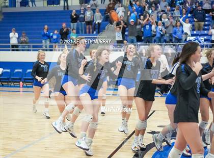 Thumbnail 2 in Gunter vs Boyd UIL 3A Region II Semi-Final photogallery.