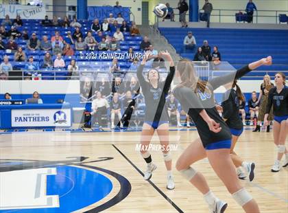 Thumbnail 2 in Gunter vs Boyd UIL 3A Region II Semi-Final photogallery.