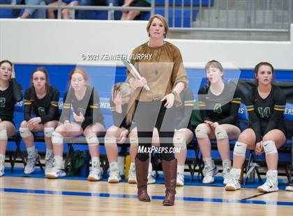 Thumbnail 1 in Gunter vs Boyd UIL 3A Region II Semi-Final photogallery.