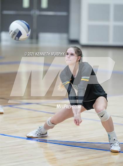Thumbnail 2 in Gunter vs Boyd UIL 3A Region II Semi-Final photogallery.