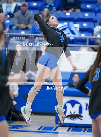 Thumbnail 2 in Gunter vs Boyd UIL 3A Region II Semi-Final photogallery.