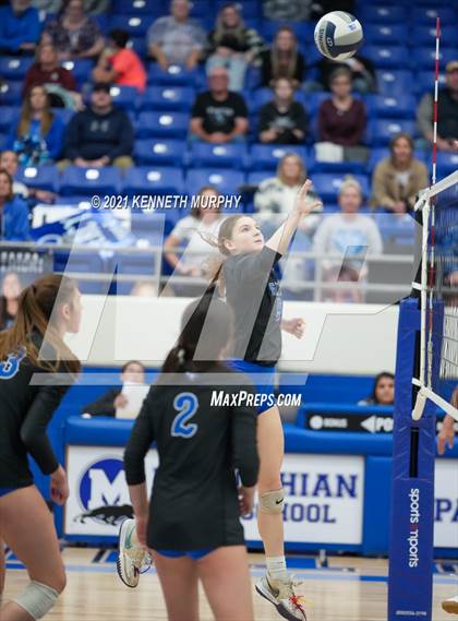 Thumbnail 1 in Gunter vs Boyd UIL 3A Region II Semi-Final photogallery.
