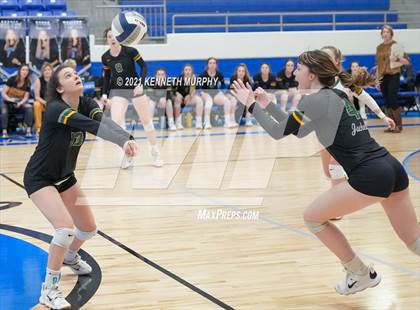 Thumbnail 1 in Gunter vs Boyd UIL 3A Region II Semi-Final photogallery.