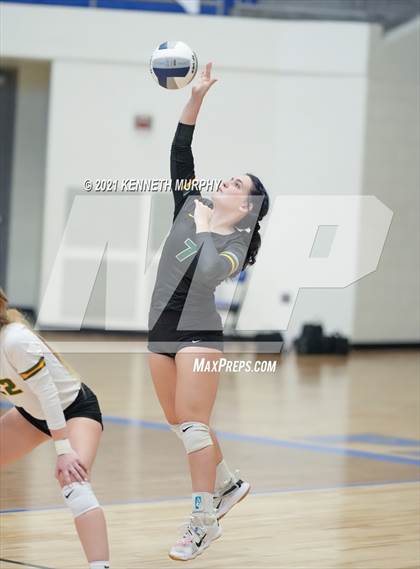 Thumbnail 3 in Gunter vs Boyd UIL 3A Region II Semi-Final photogallery.