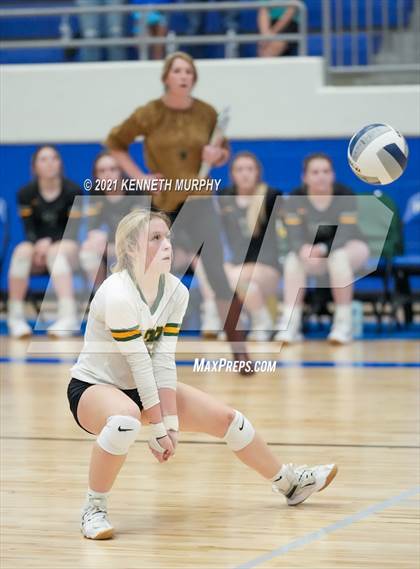 Thumbnail 2 in Gunter vs Boyd UIL 3A Region II Semi-Final photogallery.