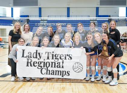 Thumbnail 1 in Gunter vs Boyd UIL 3A Region II Semi-Final photogallery.