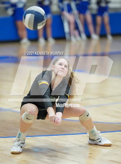 Thumbnail 1 in Gunter vs Boyd UIL 3A Region II Semi-Final photogallery.
