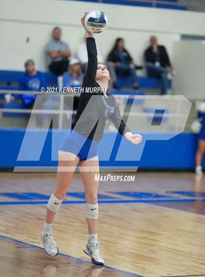 Thumbnail 1 in Gunter vs Boyd UIL 3A Region II Semi-Final photogallery.