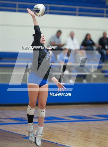 Thumbnail 2 in Gunter vs Boyd UIL 3A Region II Semi-Final photogallery.