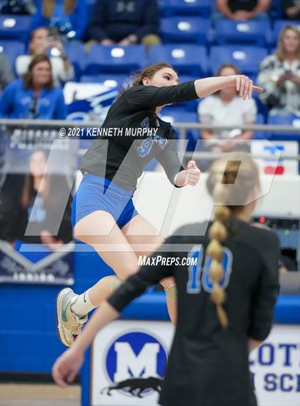 Thumbnail 3 in Gunter vs Boyd UIL 3A Region II Semi-Final photogallery.