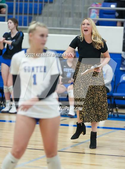 Thumbnail 1 in Gunter vs Boyd UIL 3A Region II Semi-Final photogallery.