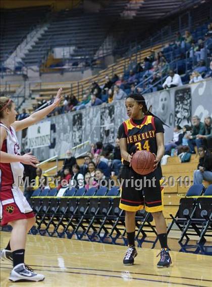 Thumbnail 3 in Carondelet vs. Berkeley (MLK Classic) photogallery.