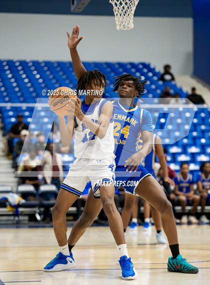 Thumbnail 3 in Burke County vs. Denmark-Olar (100 Black Men of Augusta Thanksgiving Classic) photogallery.