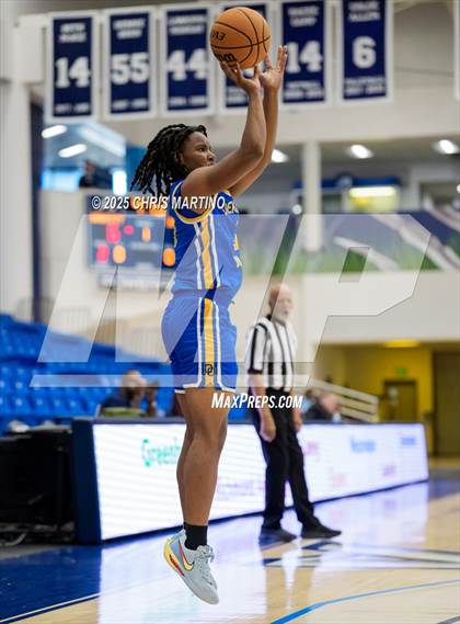 Thumbnail 3 in Burke County vs. Denmark-Olar (100 Black Men of Augusta Thanksgiving Classic) photogallery.