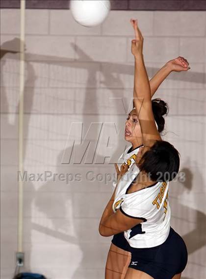 Thumbnail 2 in Robert Lee vs. Stony Point (Nike Volleyball Classic) photogallery.