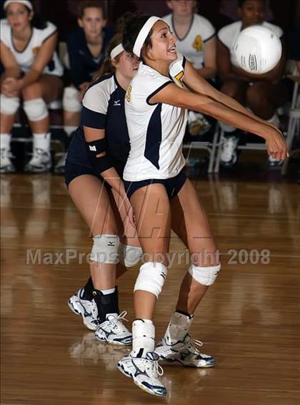 Thumbnail 3 in Robert Lee vs. Stony Point (Nike Volleyball Classic) photogallery.