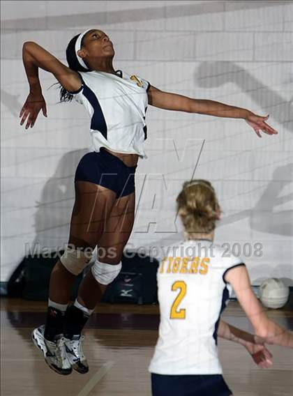 Thumbnail 1 in Robert Lee vs. Stony Point (Nike Volleyball Classic) photogallery.