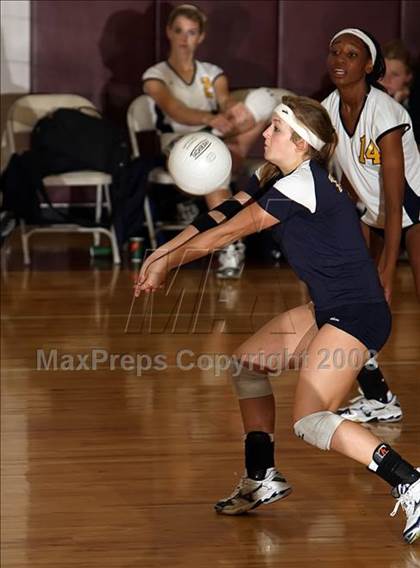 Thumbnail 3 in Robert Lee vs. Stony Point (Nike Volleyball Classic) photogallery.