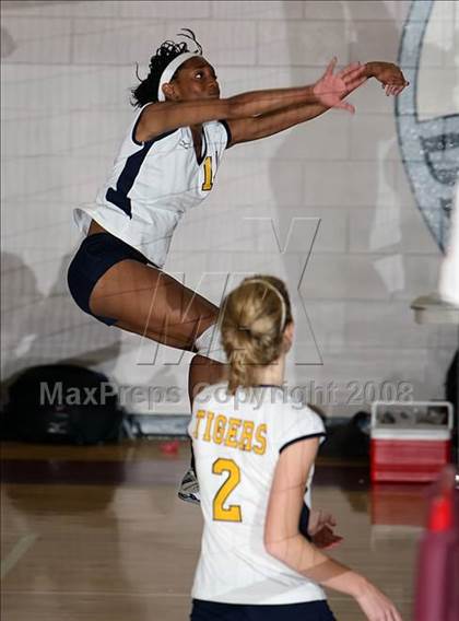 Thumbnail 2 in Robert Lee vs. Stony Point (Nike Volleyball Classic) photogallery.