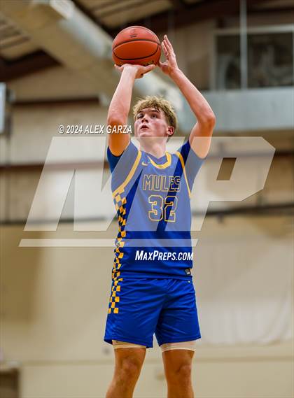 Thumbnail 3 in Brentwood Christian vs. Alamo Heights photogallery.