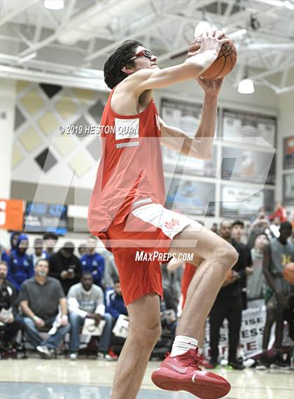 Thumbnail 1 in Rancho Mirage Holiday Invitational Slam Dunk Contest photogallery.