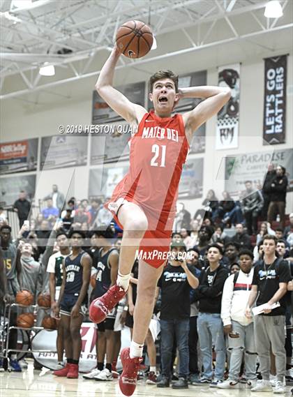 Thumbnail 1 in Rancho Mirage Holiday Invitational Slam Dunk Contest photogallery.